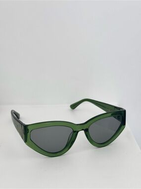 NWT INDY Nolita Emerald Green Cat Eye Sunglasses